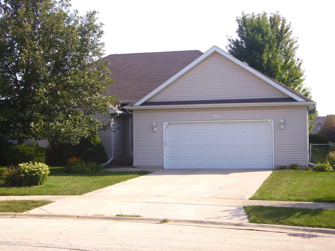 1724 John St., Yorkville, IL 60560