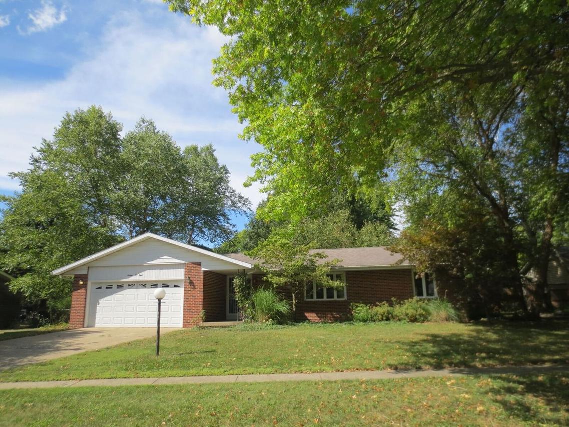 1608 Branch Dr., Champaign, IL 61821