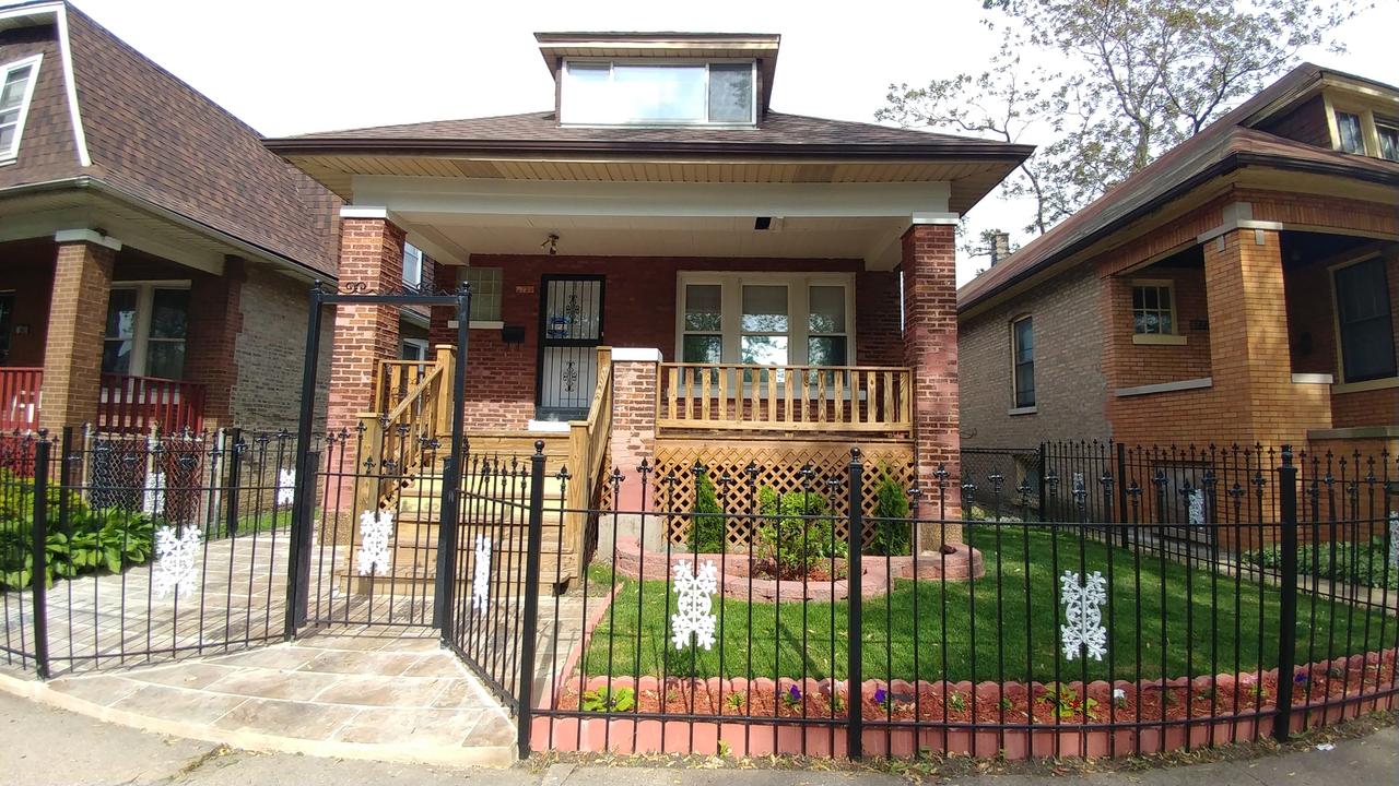 8733 S Elizabeth St., Chicago, IL 60620