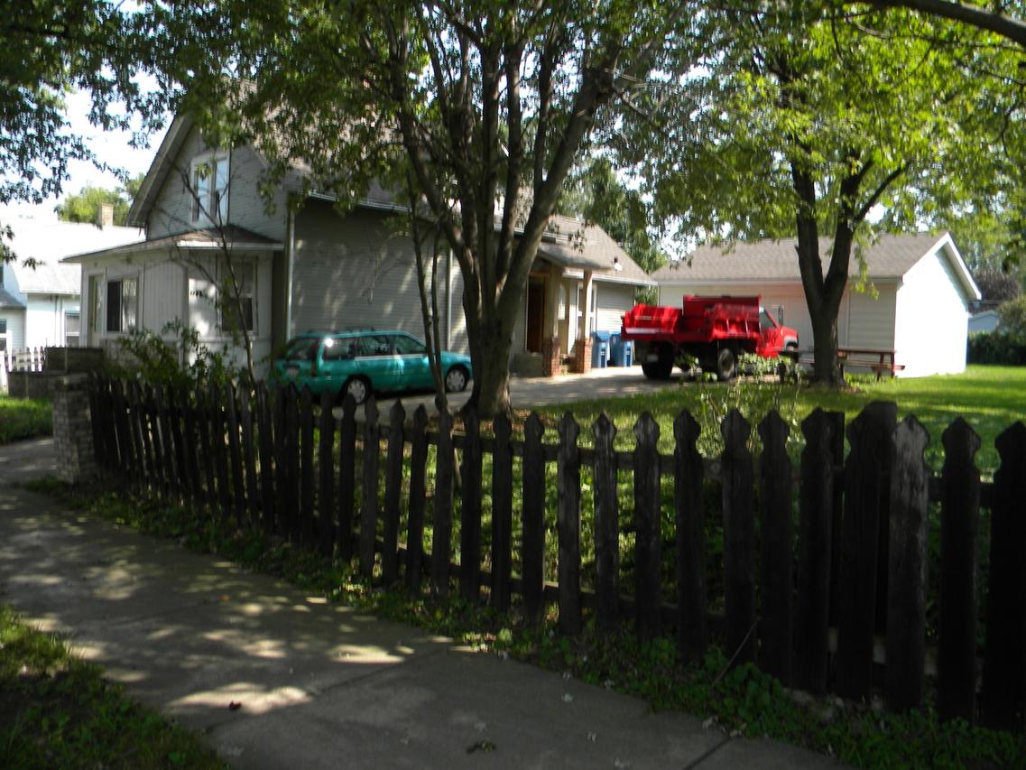 223 Schiller Ave., Aurora, IL 60505