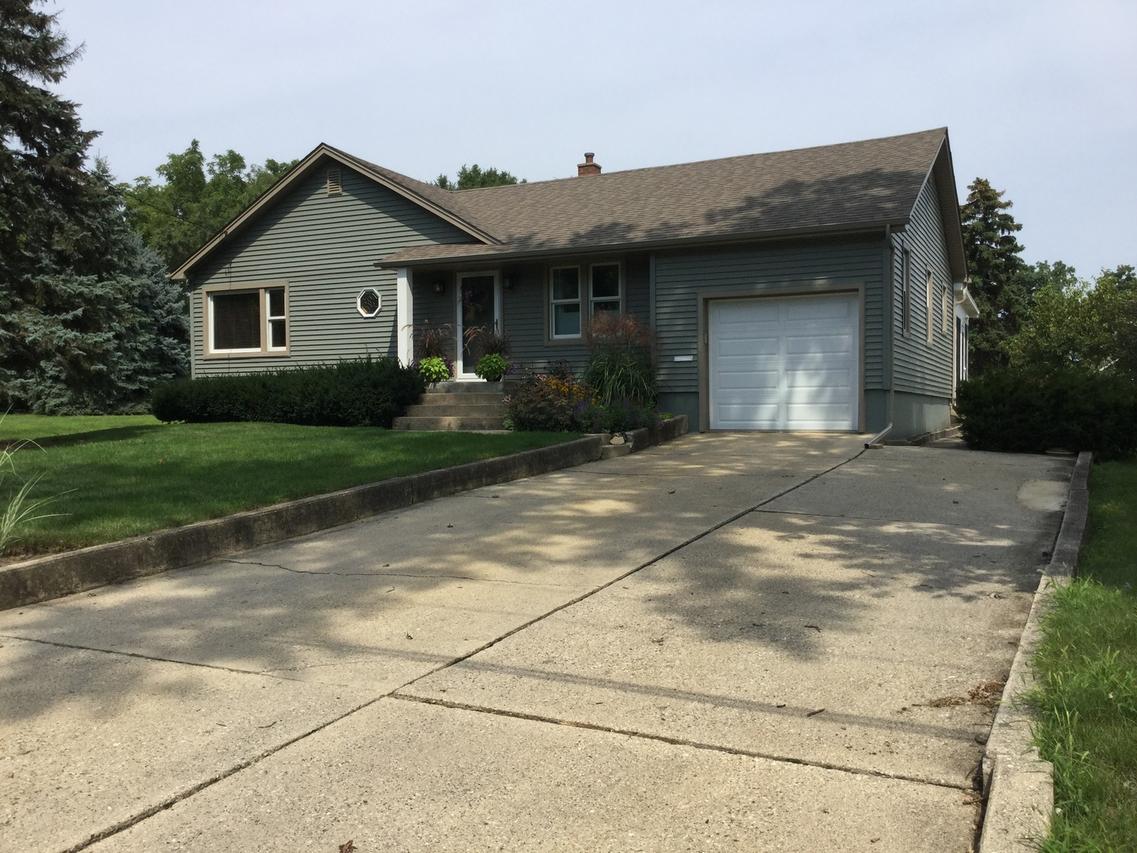 3304 W 3rd Ave., Mchenry, IL 60050