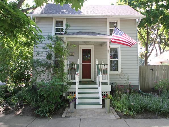 302 Richards St., Geneva, IL 60134