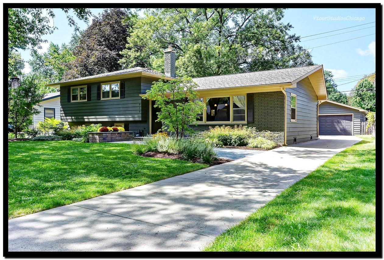 919 Emerald Dr., Naperville, IL 60540