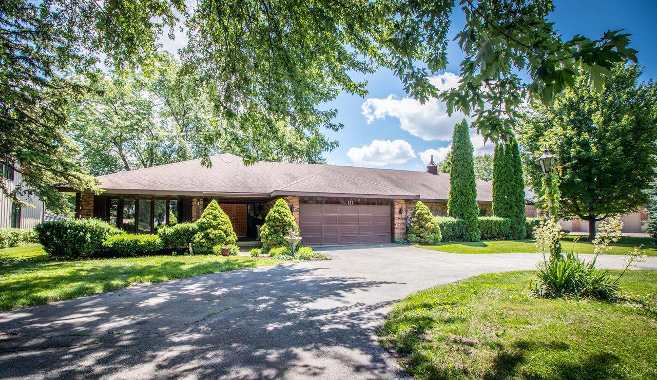 727 Millbrook Dr., Downers Grove, IL 60516