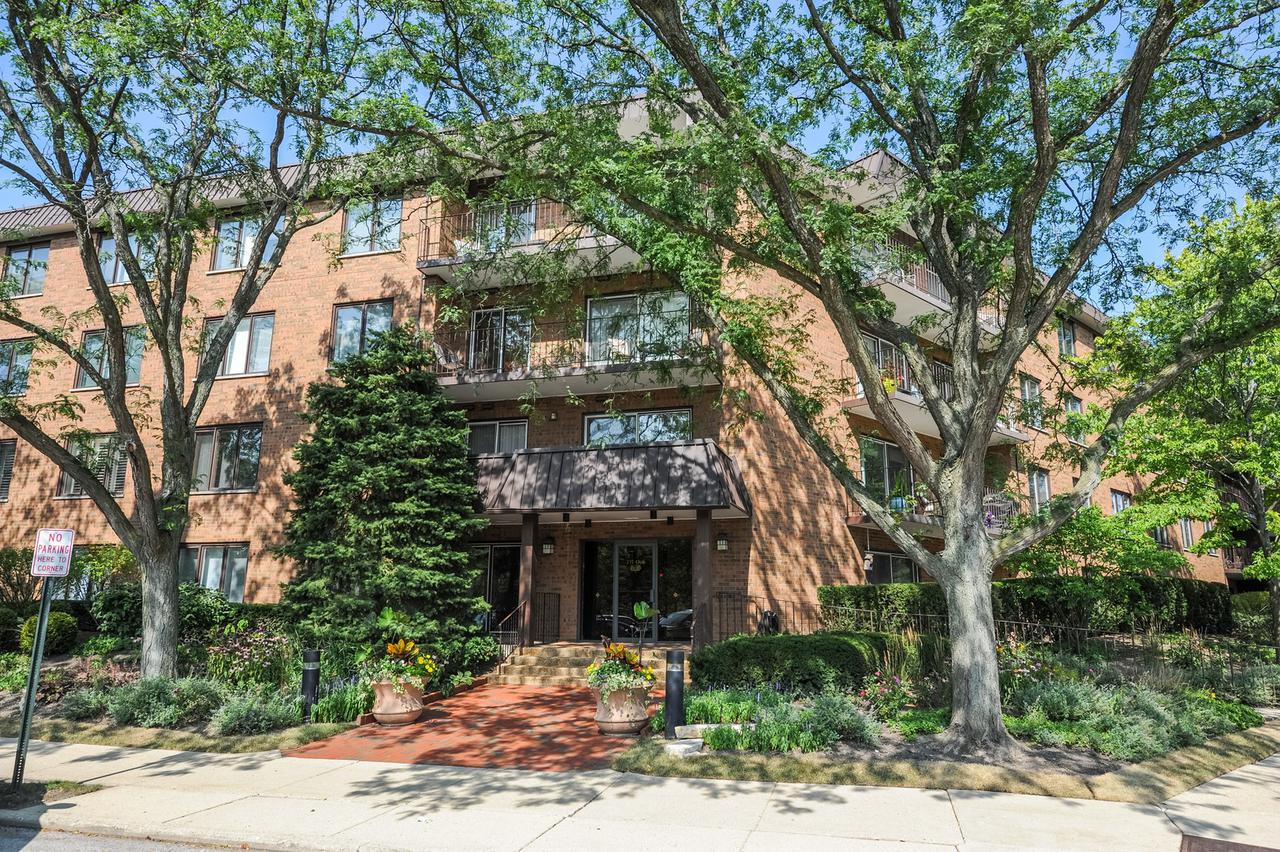 711 Oak St. #204, Winnetka, IL 60093