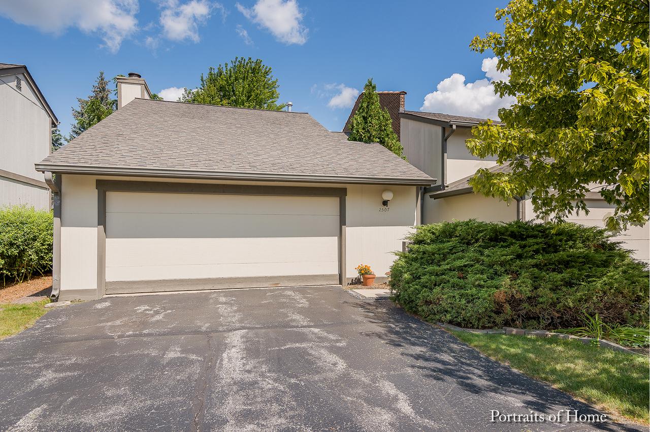 2507 Honeysuckle Ln., Rolling Meadows, IL 60008