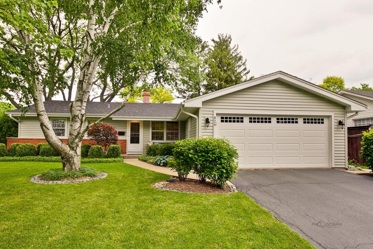 826 Harriet Ln., Barrington, IL 60010