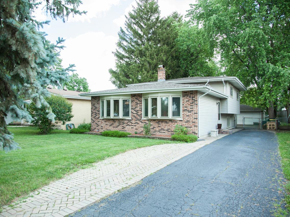 285 Catalpa Ave., Wood Dale, IL 60191