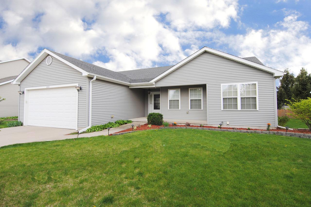 683 S Geneva St., Maple Park, IL 60151