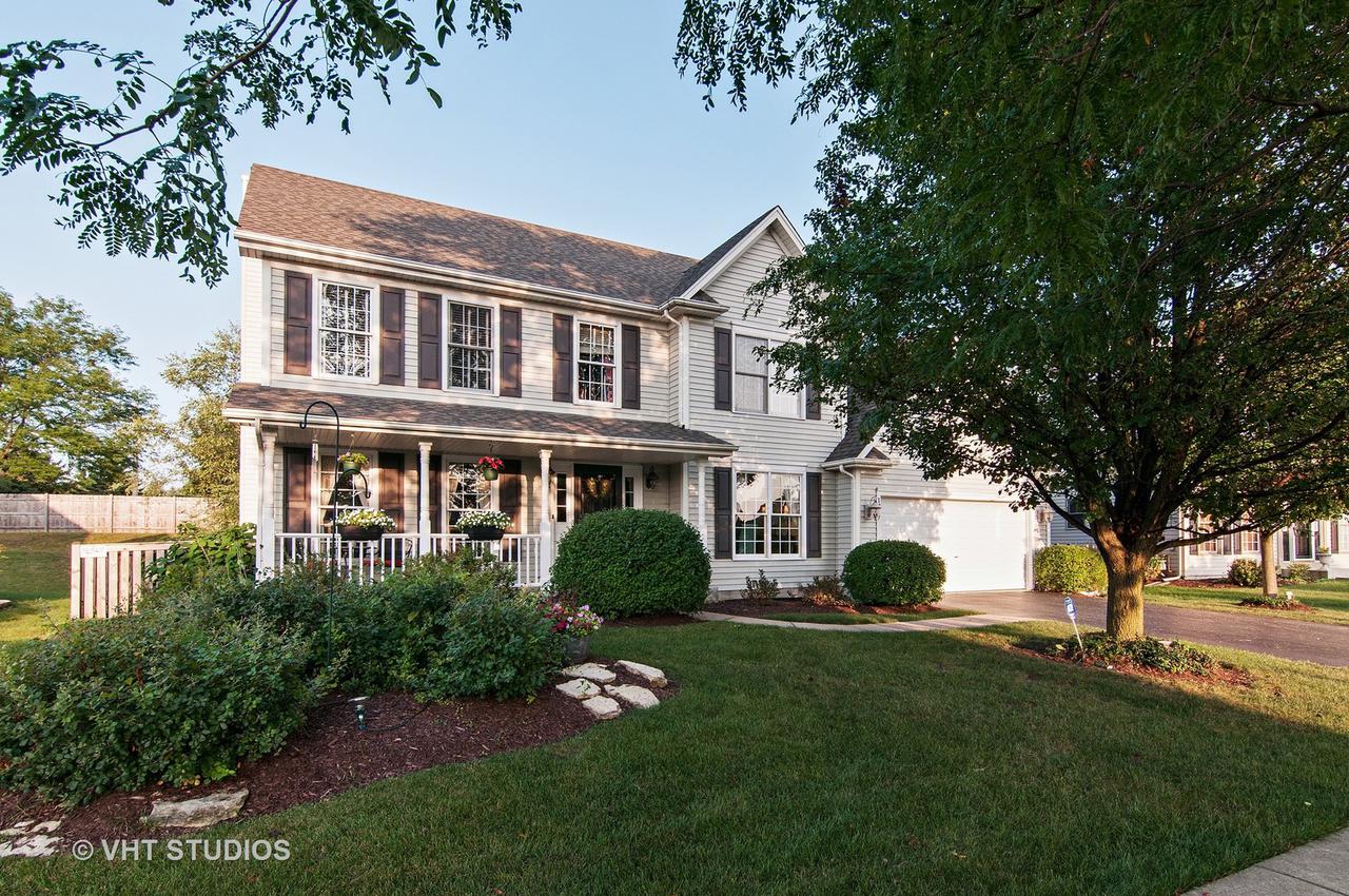 1317 Winterberry Ct., North Aurora, IL 60542