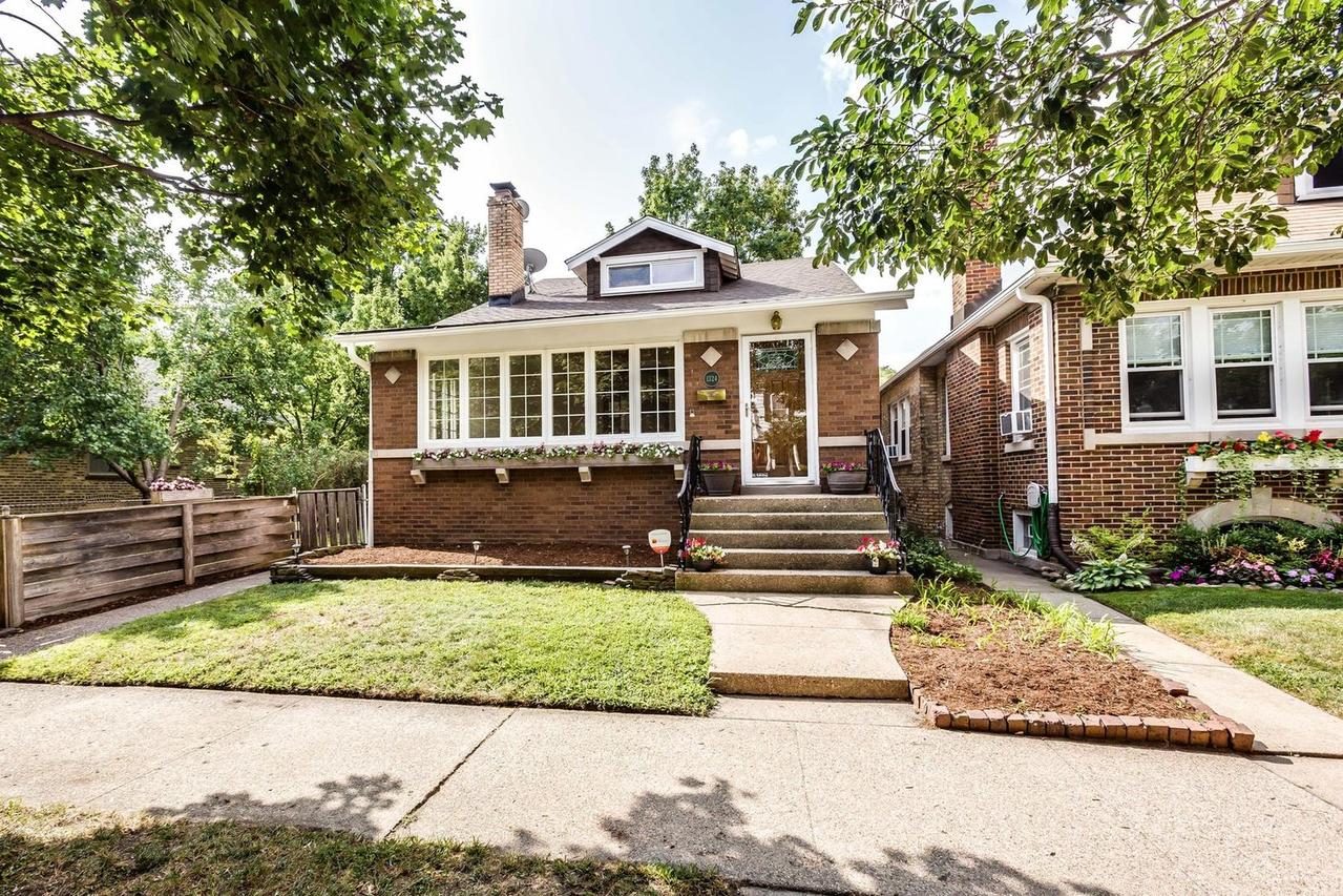 1324 Monroe St., Evanston, IL 60202