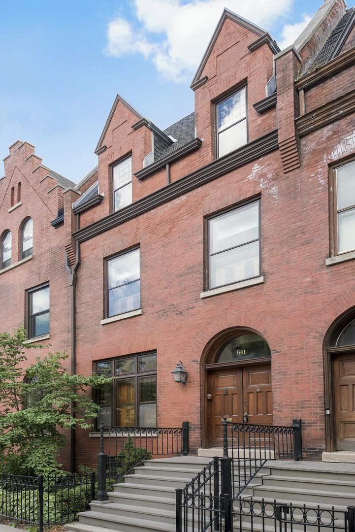 911 W Fullerton Ave., Chicago, IL 60614
