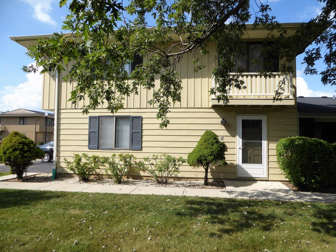 107 Tonset Ct., Schaumburg, IL 60193