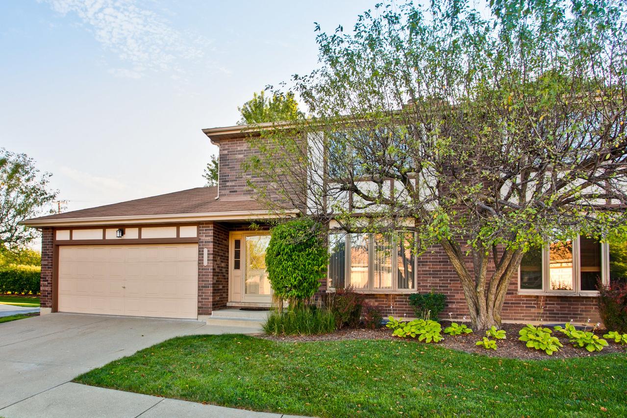 1795 Lakeview Dr. #A, Wheeling, IL 60090