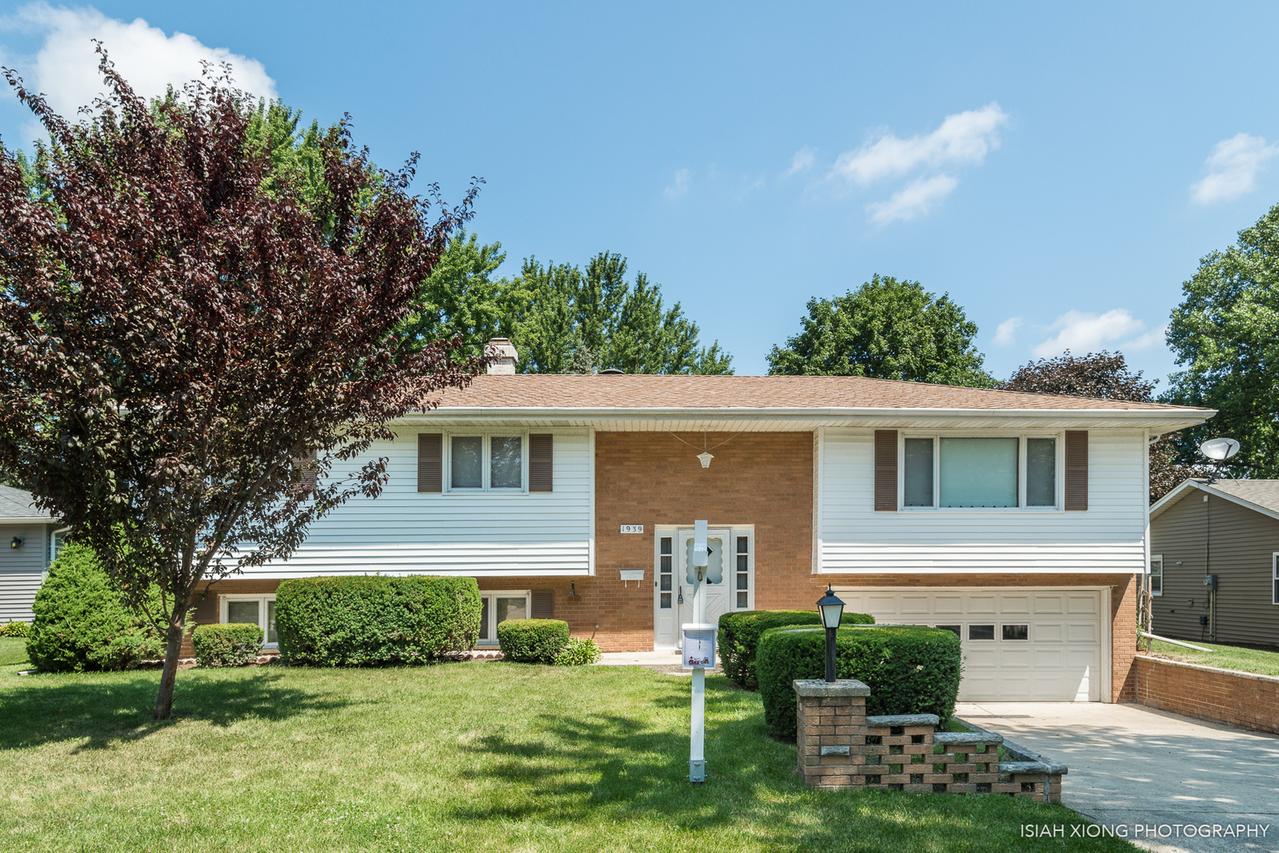 1939 Opal Dr., Aurora, IL 60506