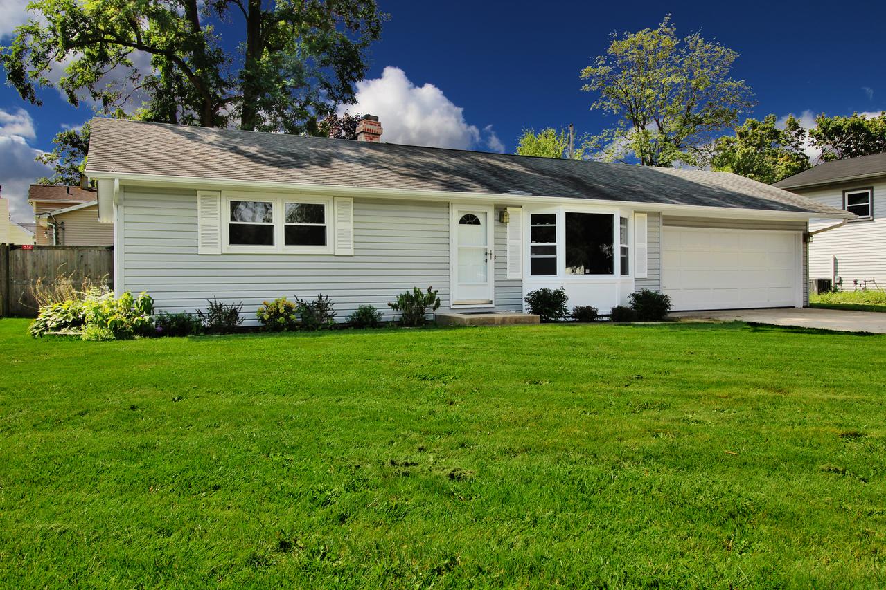 18773 W Willow Point Rd., Grayslake, IL 60030