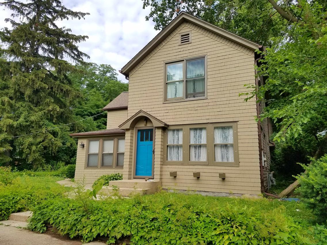 183 Lincoln Pkwy., Crystal Lake, IL 60014