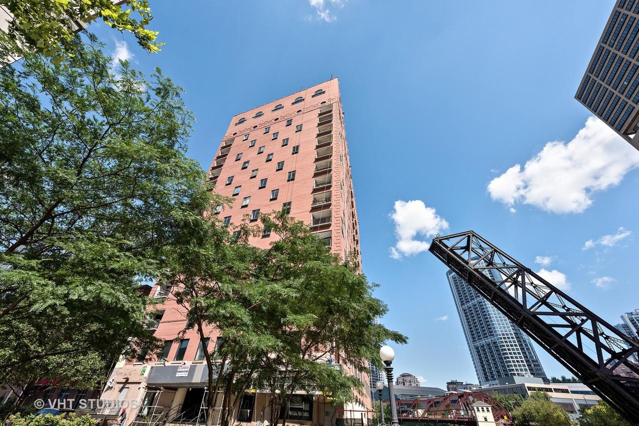 345 N Canal St. #1403, Chicago, IL 60606