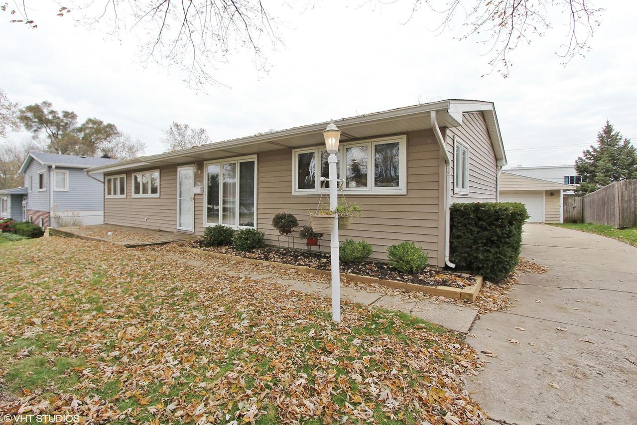 18541 W Woodland Ter., Gurnee, IL 60031