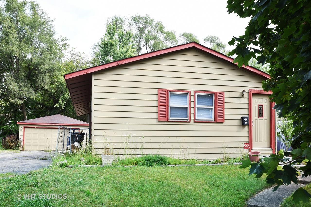 216 Butte Ln., Carpentersville, IL 60110