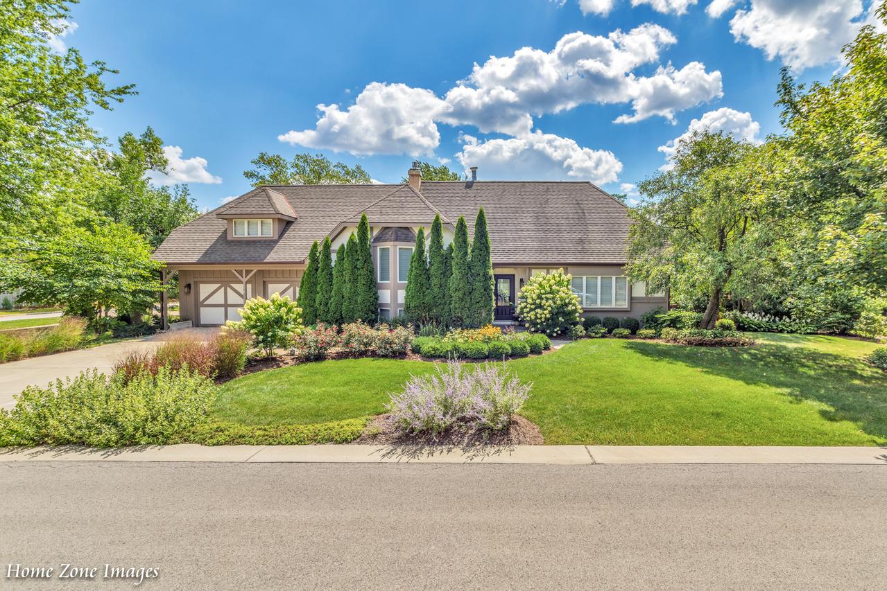 45 Maple St., Clarendon Hills, IL 60514