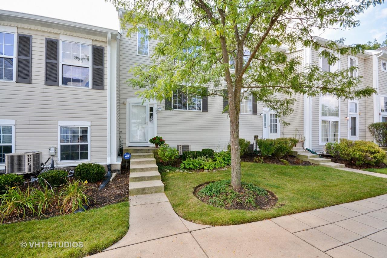 805 Hidden Creek Ln., North Aurora, IL 60542