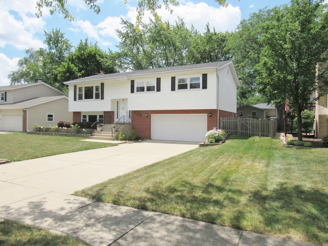 6922 Richmond Ave., Darien, IL 60561