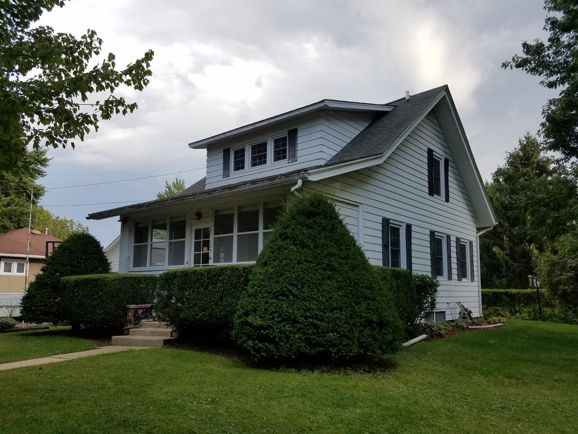 103 W 1st St., Mount Morris, IL 61054