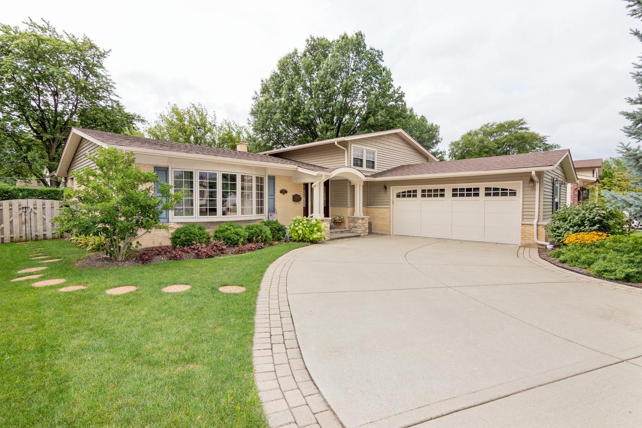 711 W Brittany Dr., Arlington Heights, IL 60004