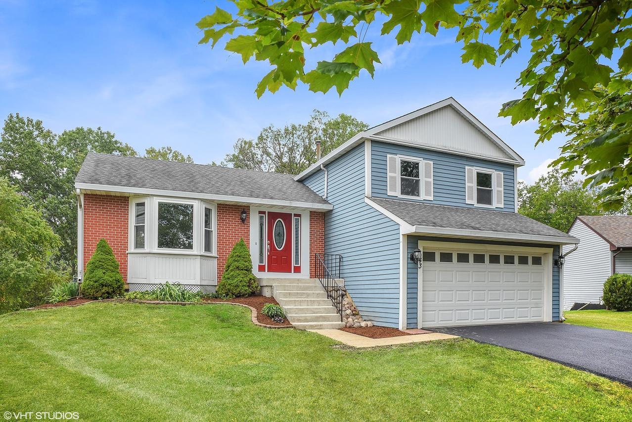 43 N Walnut Ct., Streamwood, IL 60107