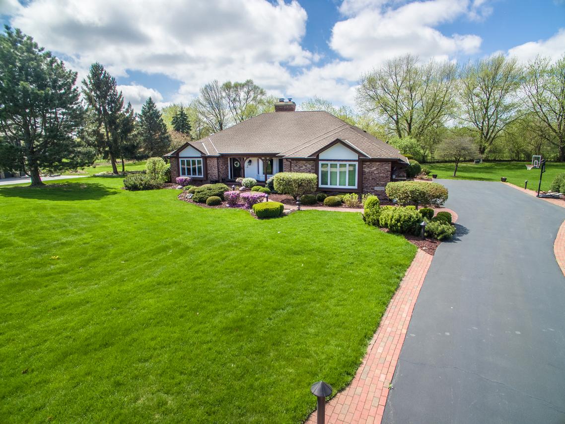 3N550 Hickory Knoll Ln., West Chicago, IL 60185