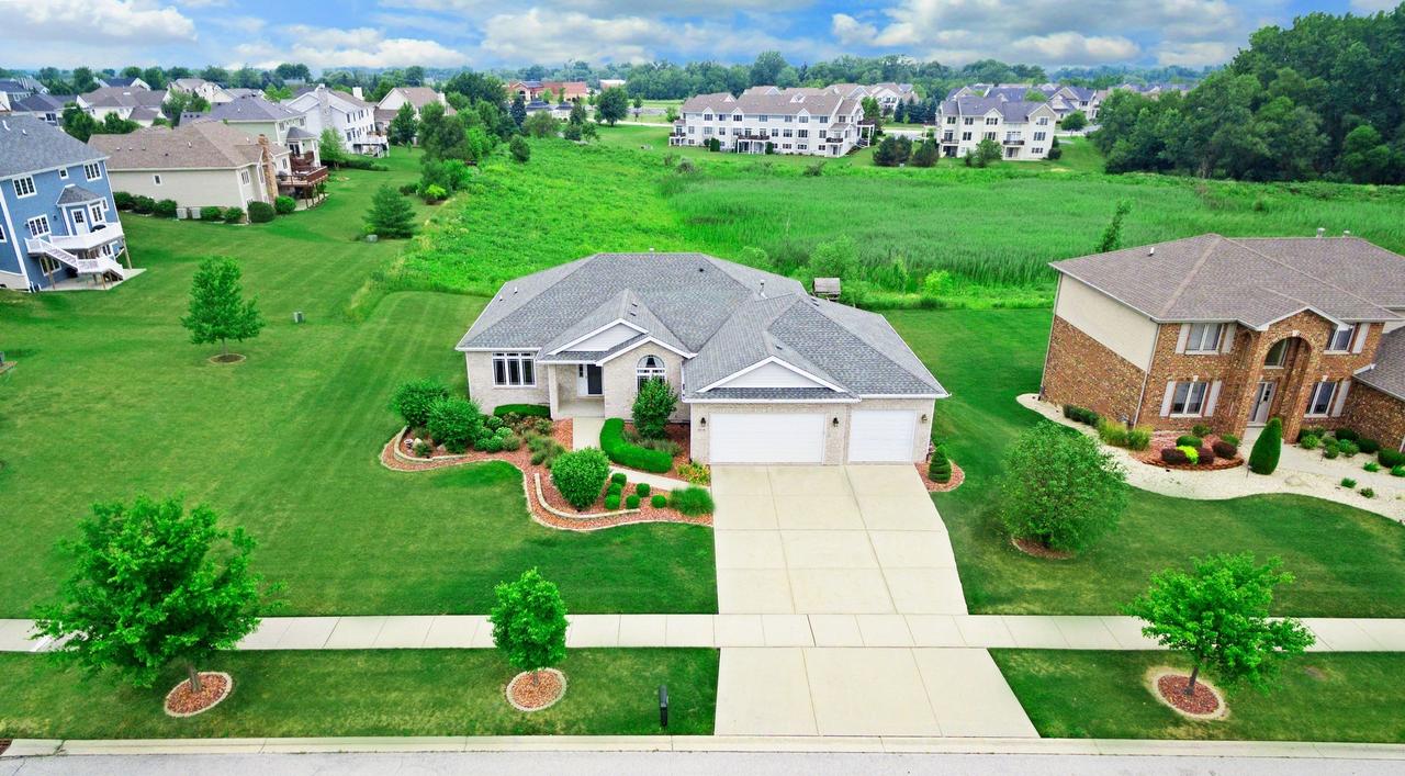 8636 Farmview Dr., Frankfort, IL 60423