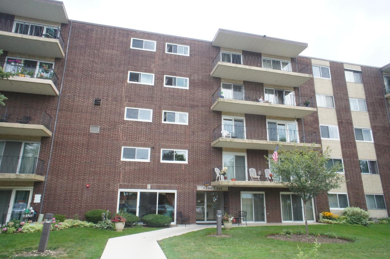 5300 Walnut Ave. #17D, Downers Grove, IL 60515