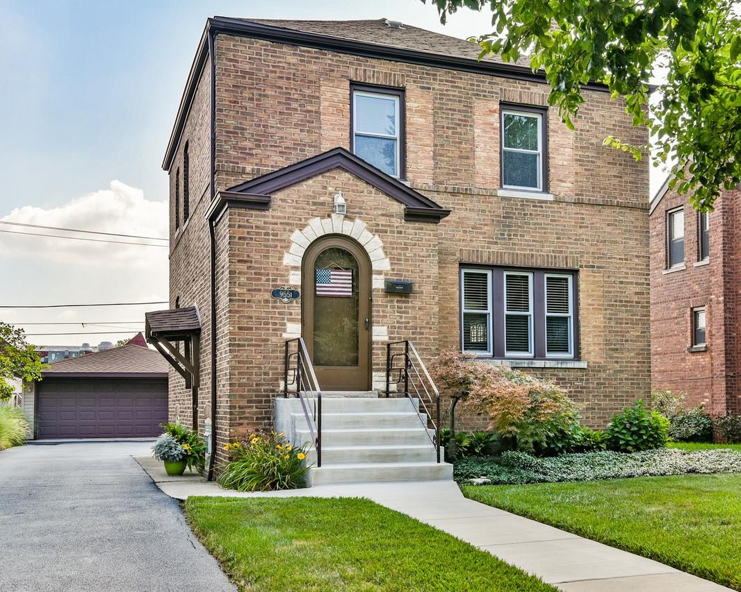 9551 S Lacrosse Ave., Oak Lawn, IL 60453