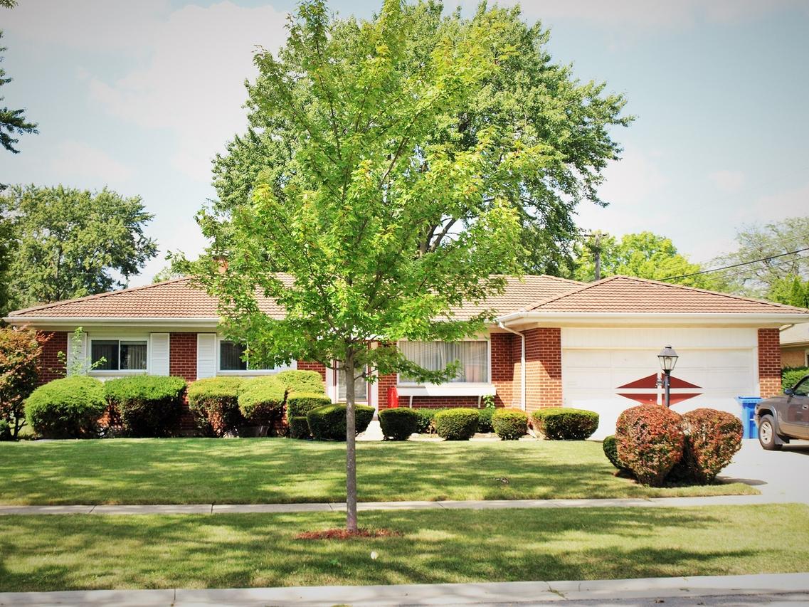 872 Horne Ter., Des Plaines, IL 60016