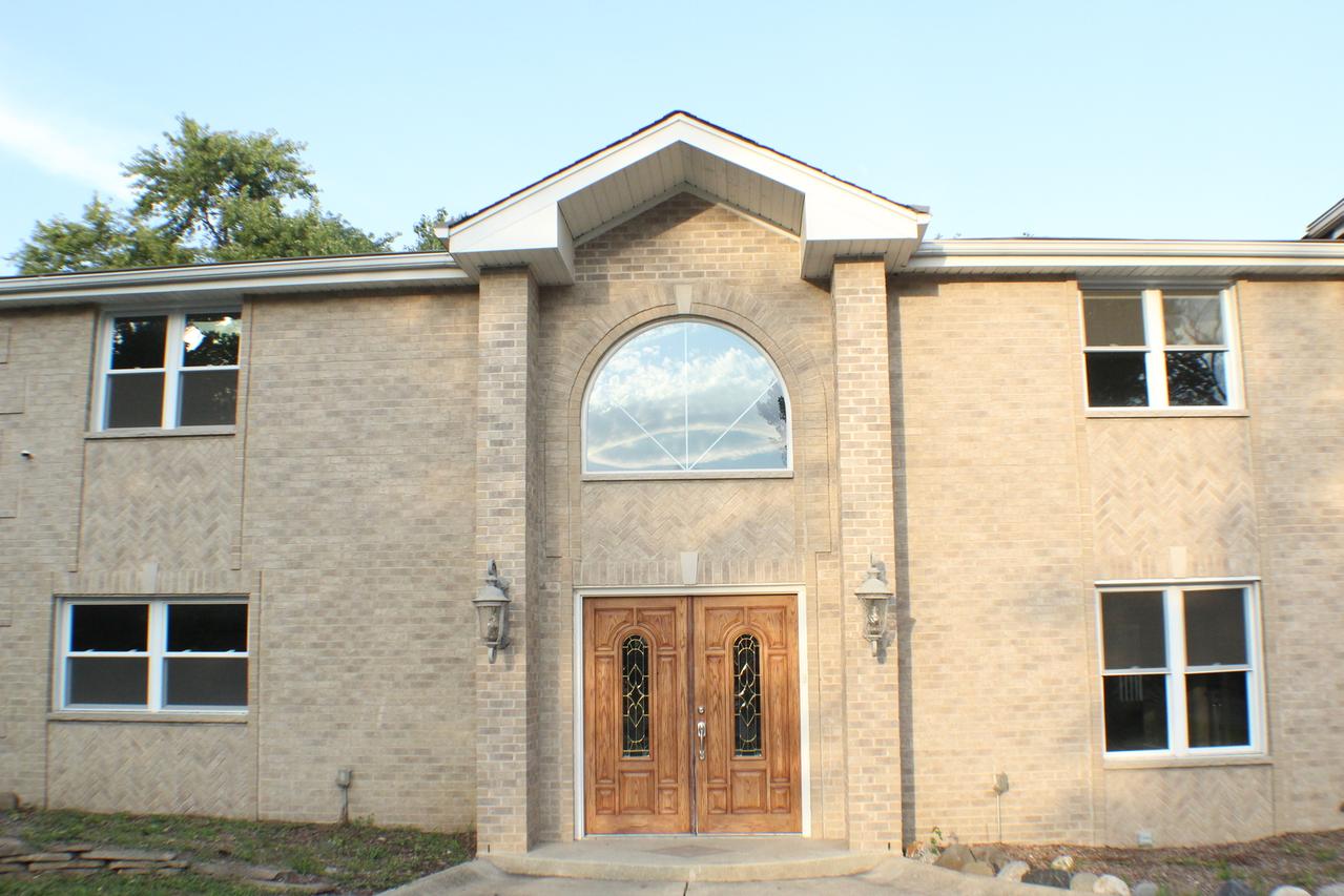 4N145 7th Ave., Addison, IL 60101