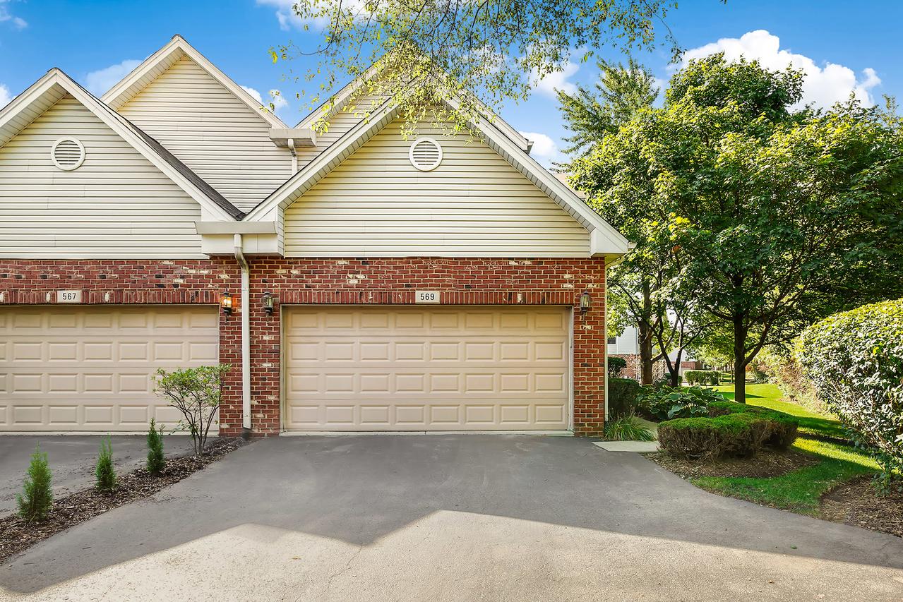 569 Goodwin Dr., Bolingbrook, IL 60440