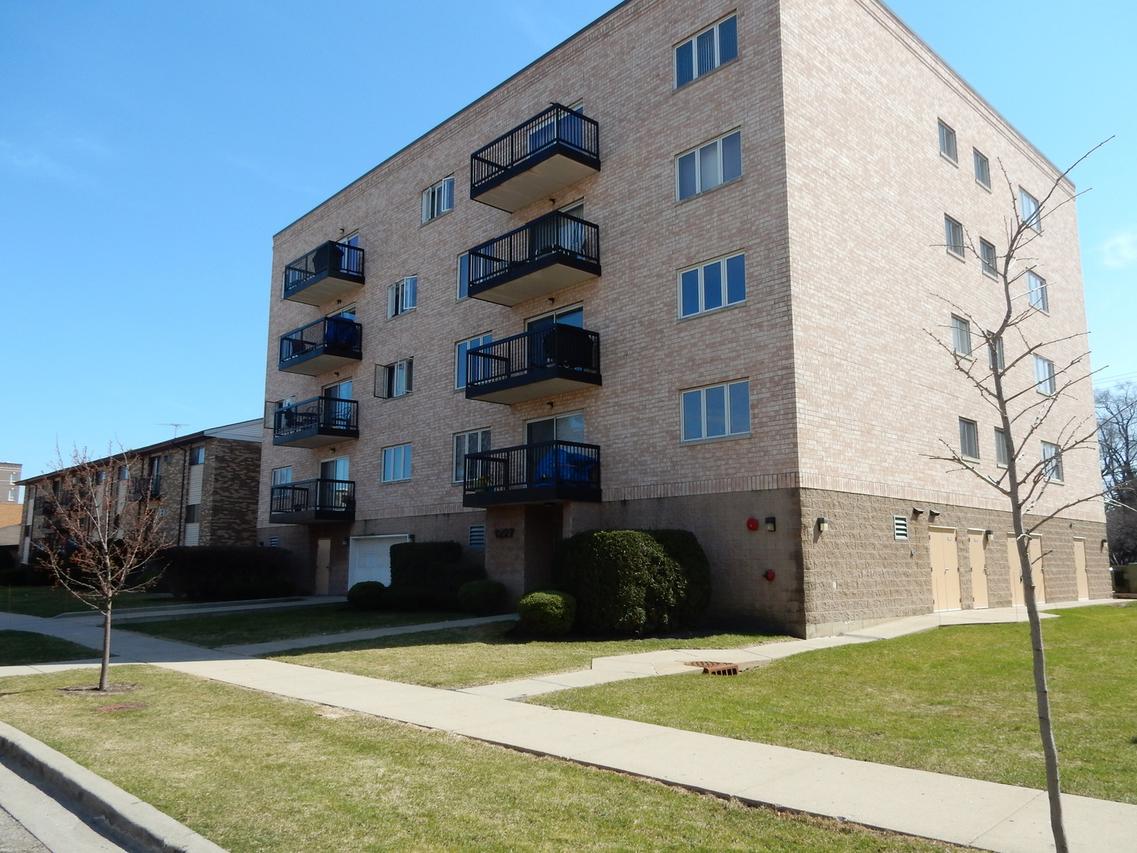1227 Brown St. #302, Des Plaines, IL 60016