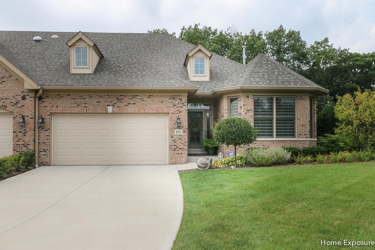 835 Woodglen Ln., Lemont, IL 60439