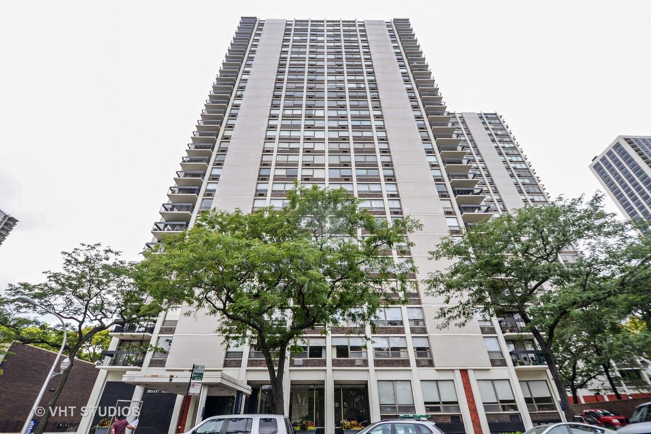 1455 N Sandburg Ter. #403, Chicago, IL 60610