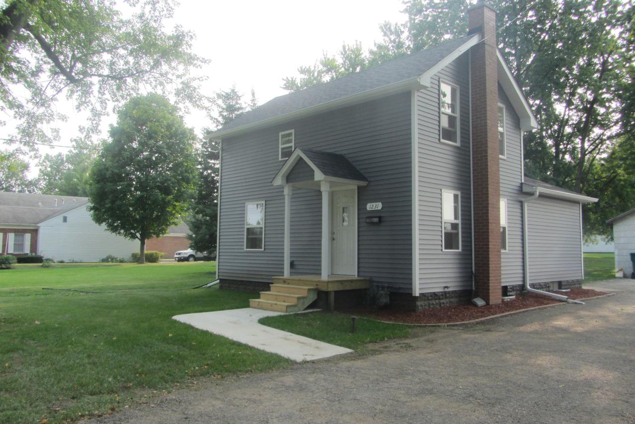 1231 Somonauk St., Sycamore, IL 60178