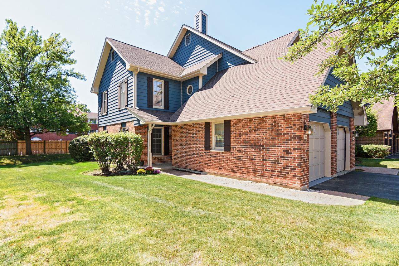 208 Country Ln., Des Plaines, IL 60016