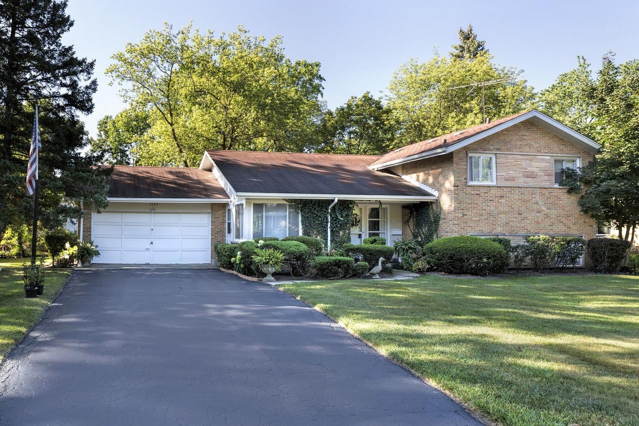 1525 Jeffrey Ln., Northbrook, IL 60062