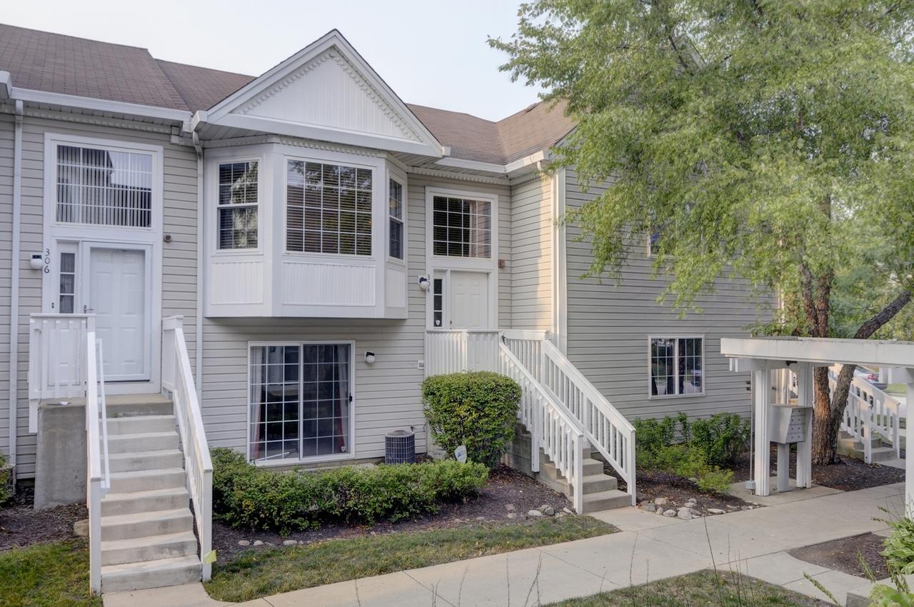304 Hidden Creek Ln., North Aurora, IL 60542