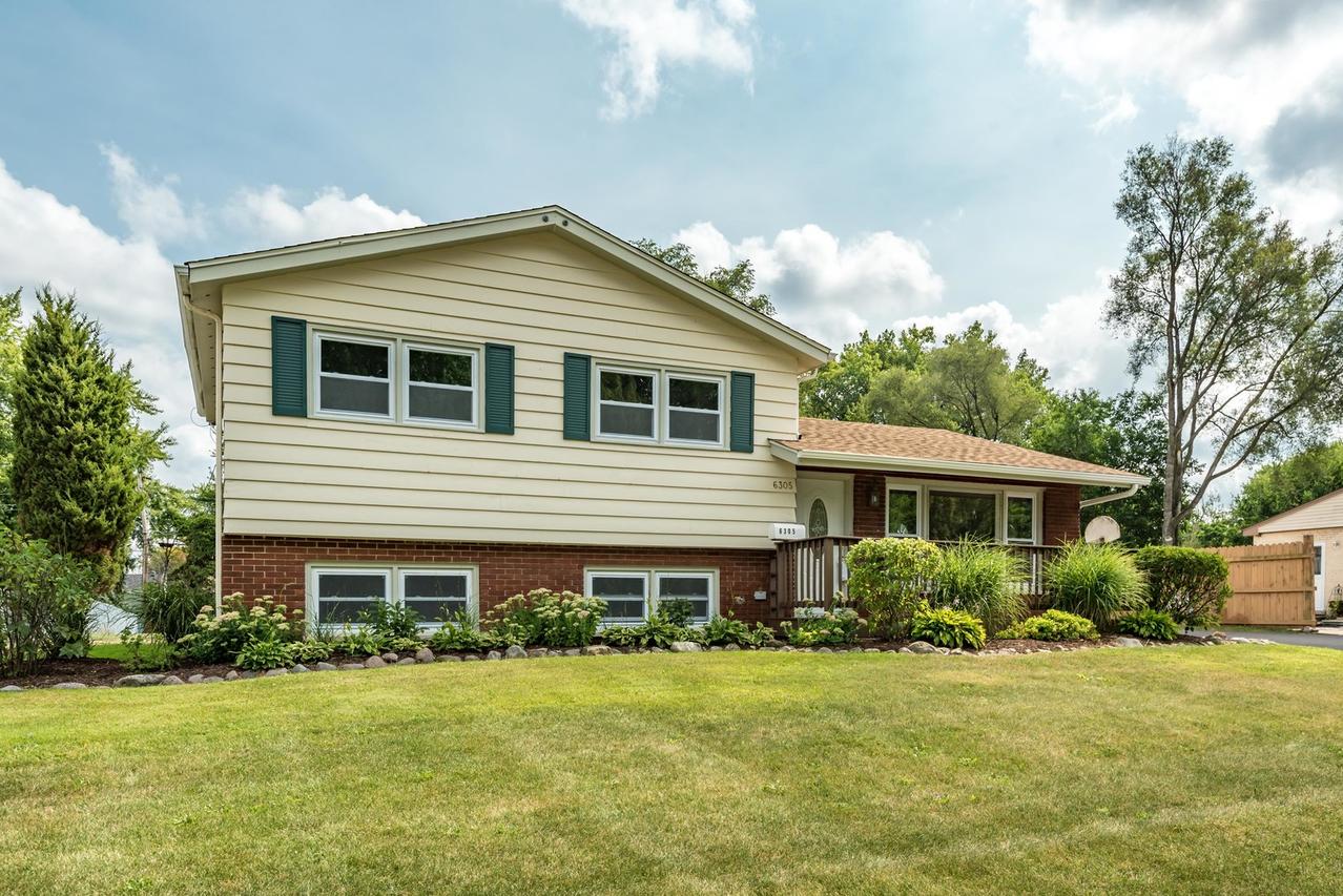 6305 Barrett St., Downers Grove, IL 60516