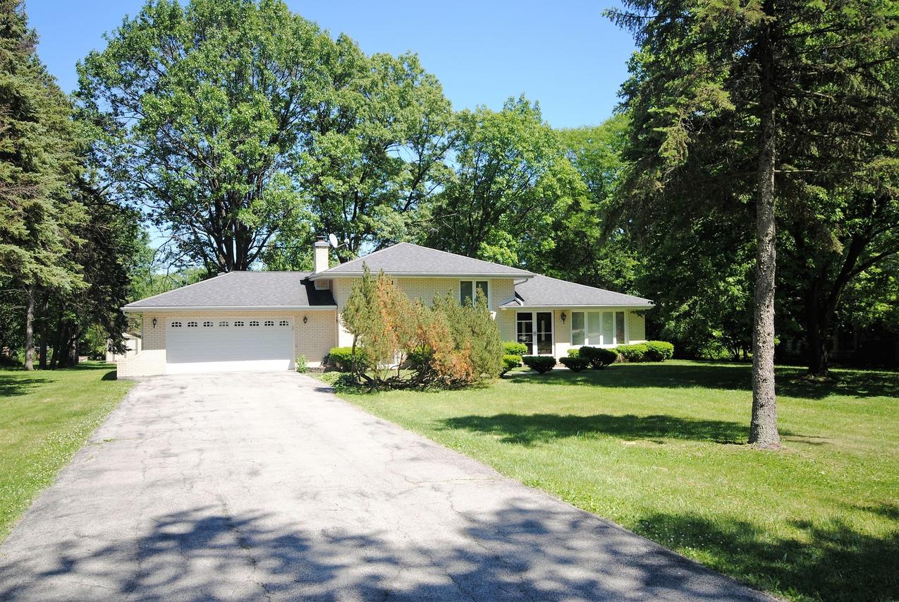 6527 S Richmond Ave., Willowbrook, IL 60527