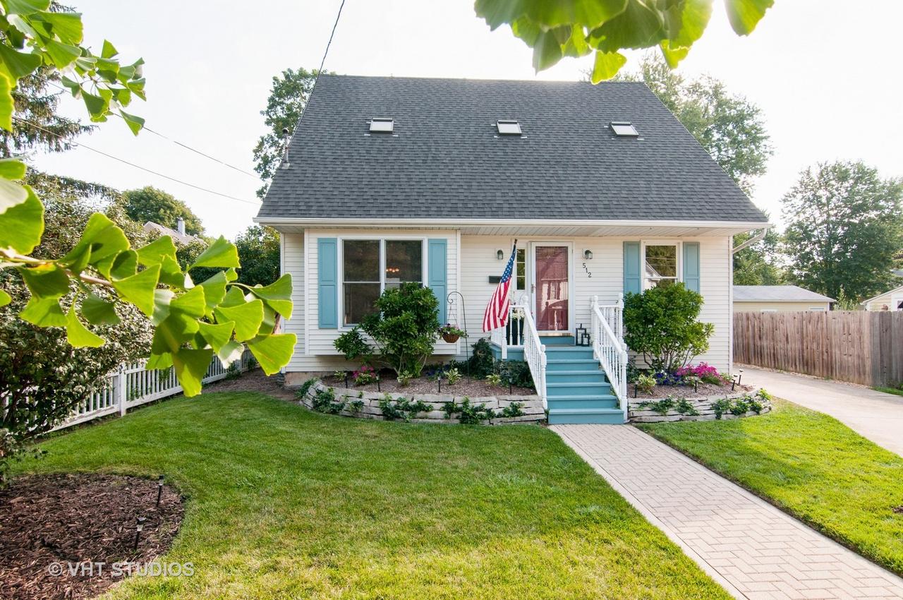 512 S 6th Ave., St. Charles, IL 60174
