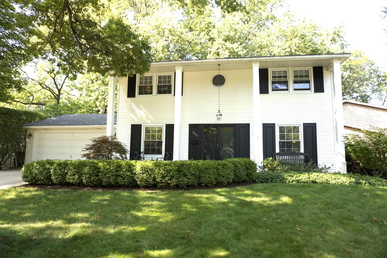 1235 Clyde Dr., Naperville, IL 60540