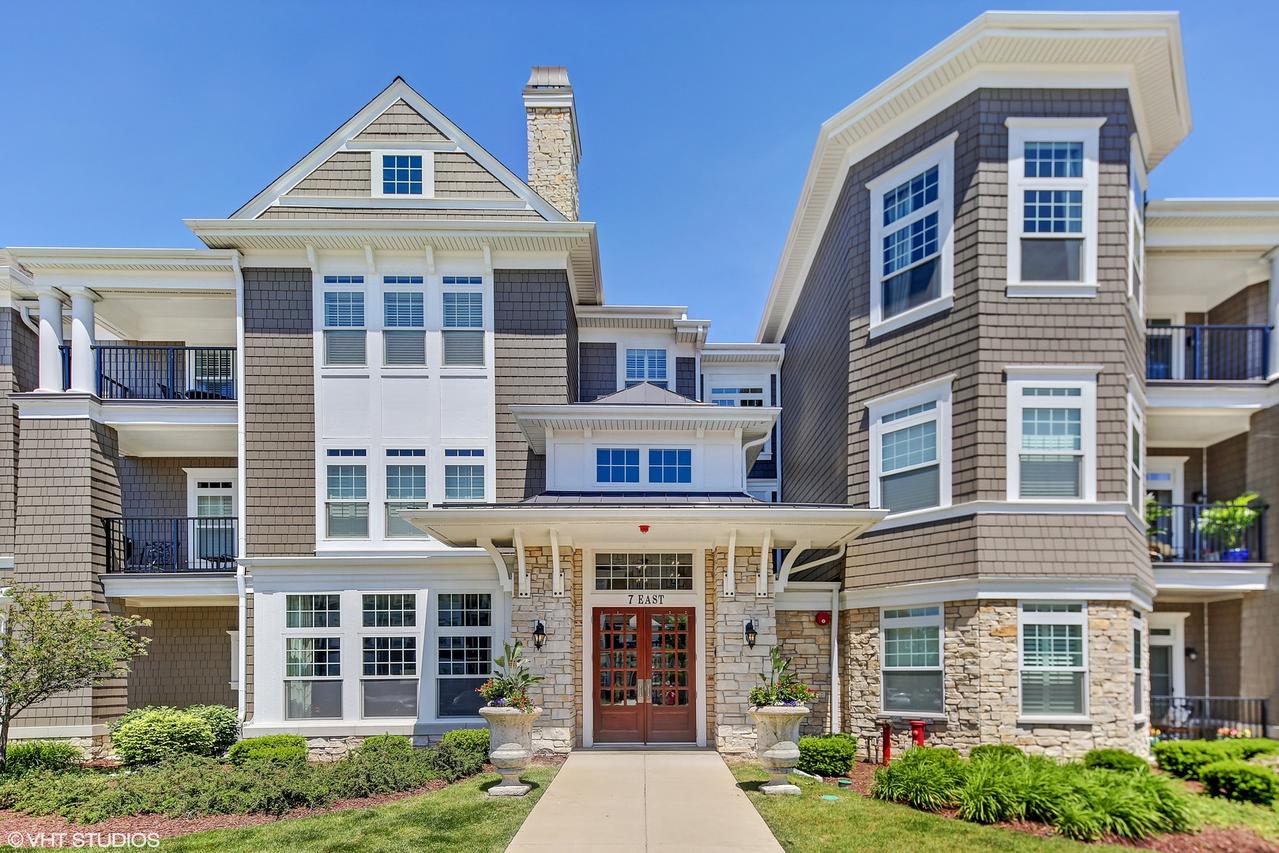 7 E Kennedy Ln. #108, Hinsdale, IL 60521