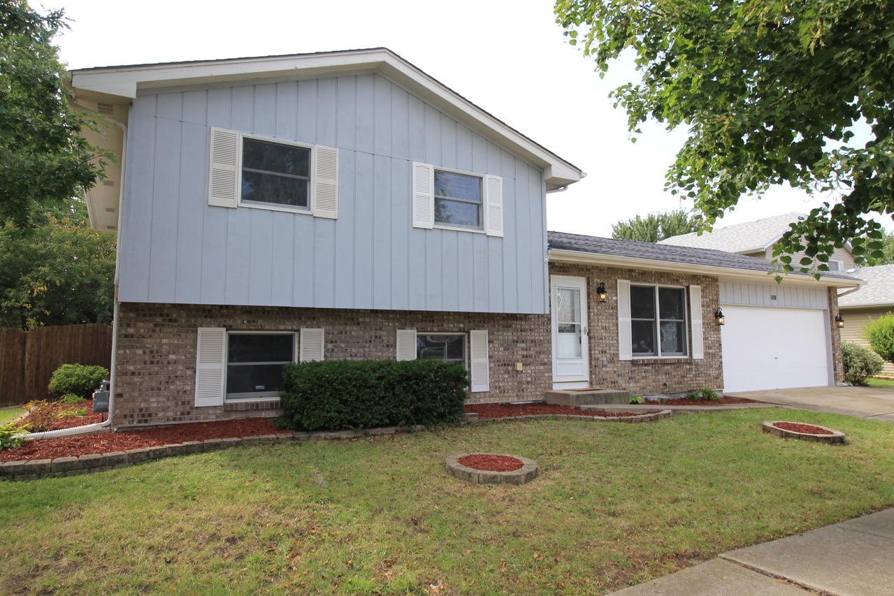 1013 Loren Dr., Joliet, IL 60431